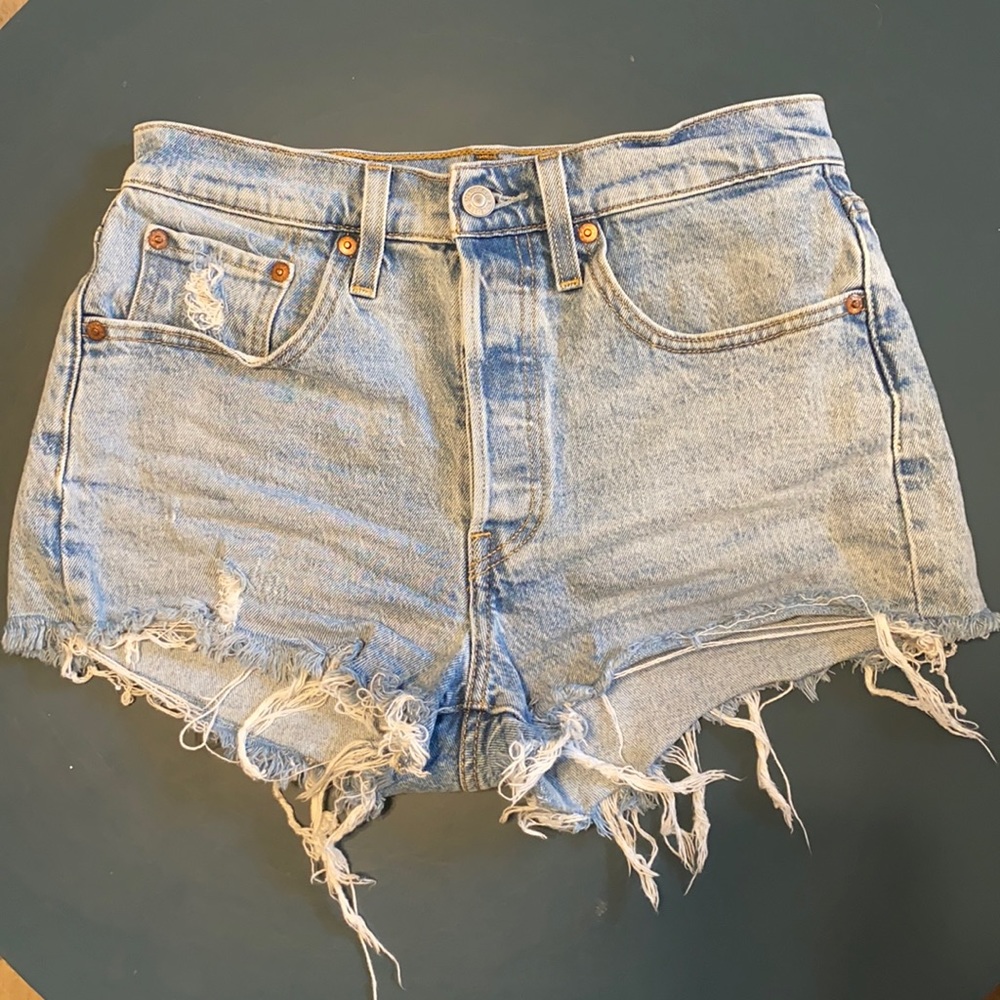 Levi’s 501 Cut-Off Shorts